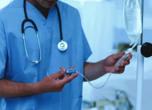 Капельницы от алкогольной интоксикации: быстрое восстановление